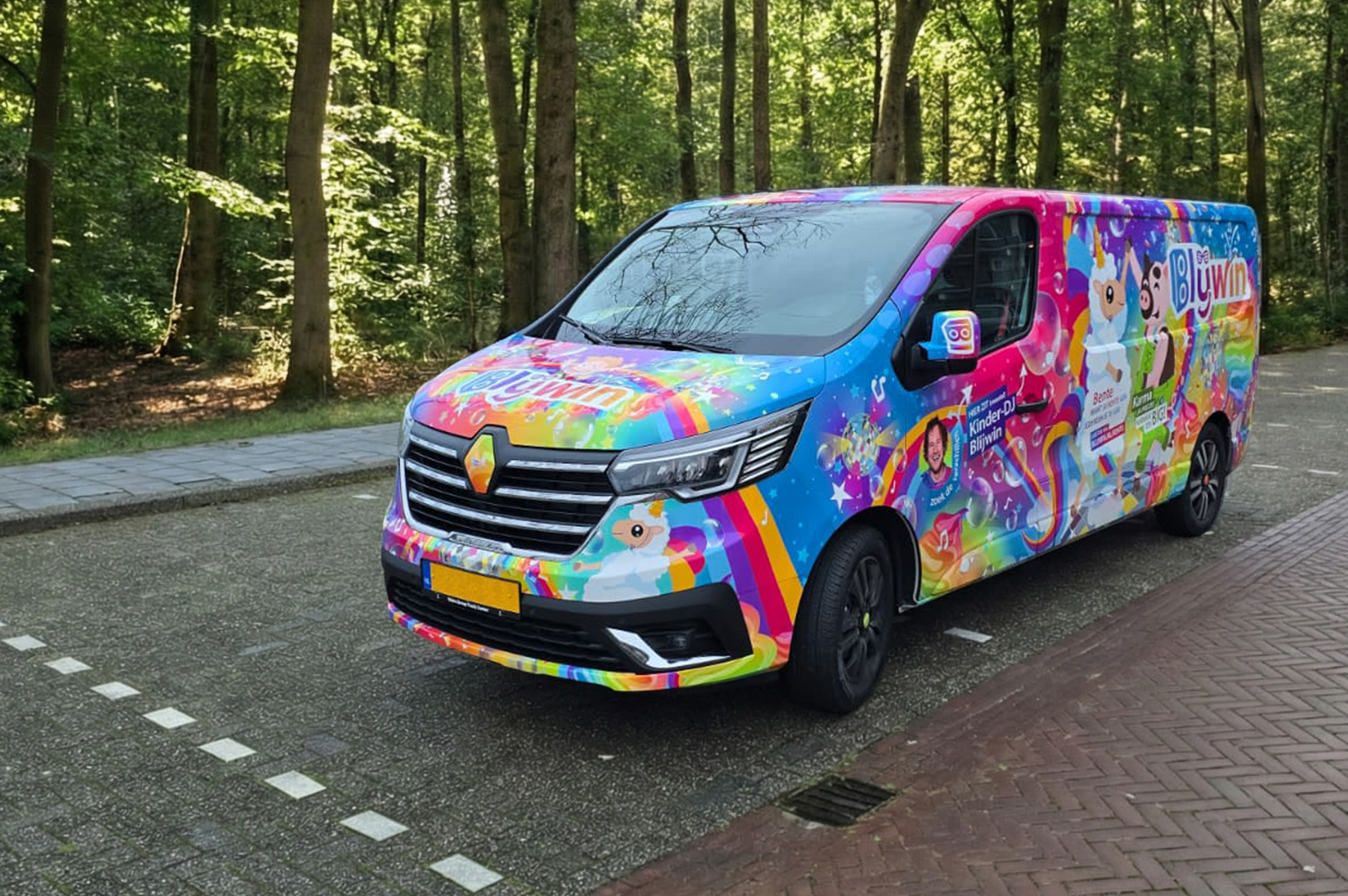 Bestickering voor de Blijwin bus - madebyQ.nl